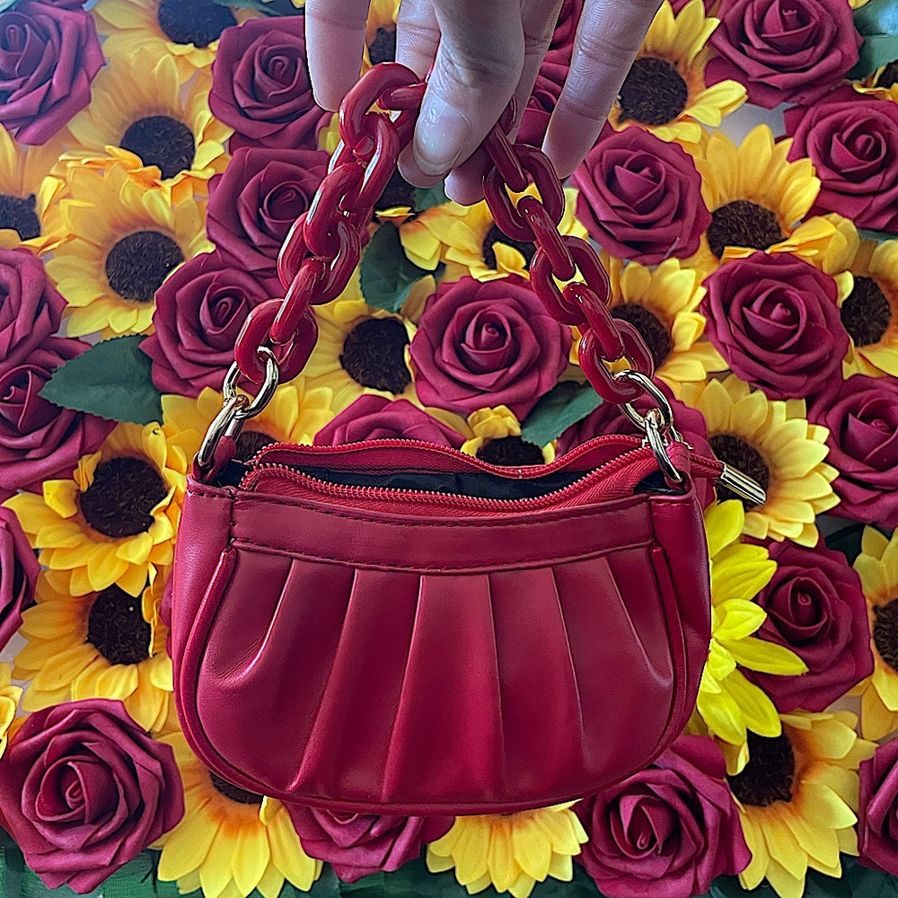 MINI RED CHAIN-LINKED PURSE